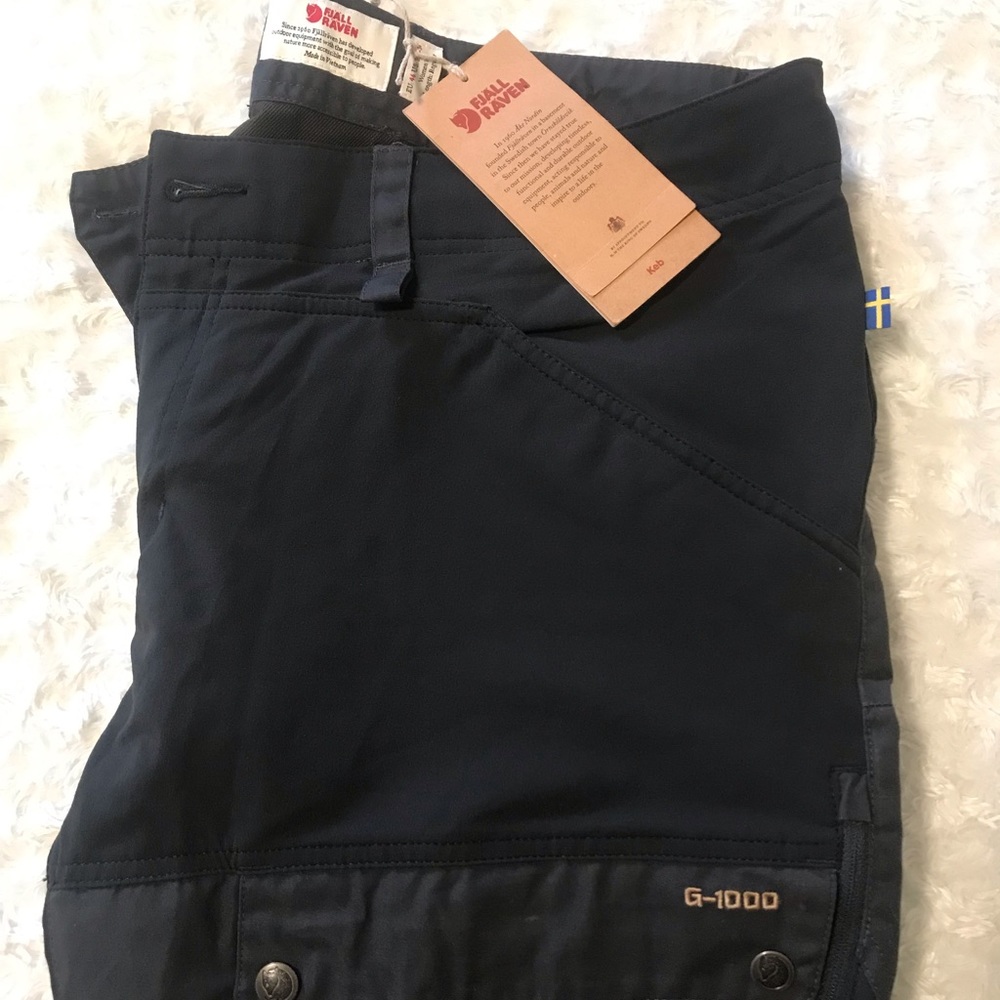 FJALL RAVEN women’s black pants size is 35”-36” length regular